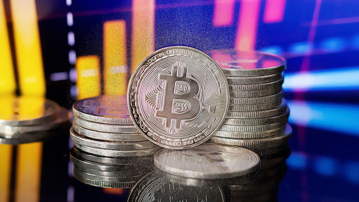 比特币交易量在选举后飙升：最新加密货币市场动态